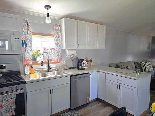 127 Falling Creek Circle, Janesville, WI 53548