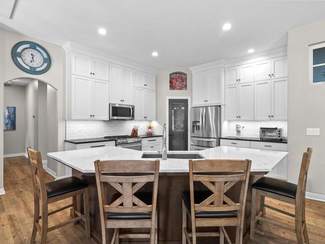 2012 E Higgins HILL, De Pere, WI 54115