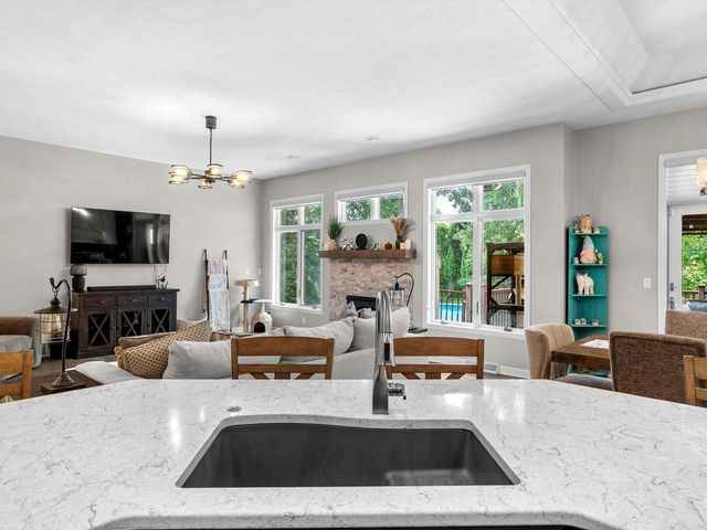 2012 E Higgins HILL, De Pere, WI 54115