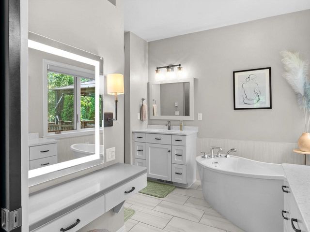 2012 E Higgins HILL, De Pere, WI 54115