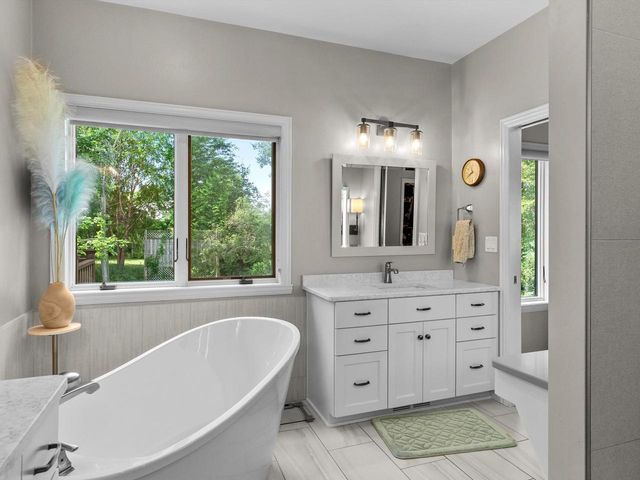 2012 E Higgins HILL, De Pere, WI 54115