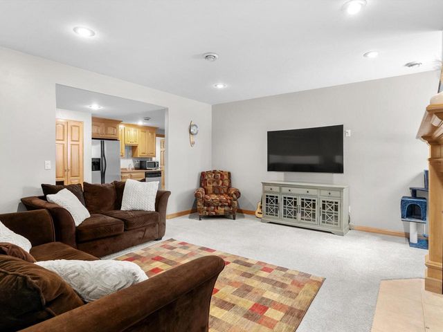 2012 E Higgins HILL, De Pere, WI 54115