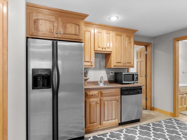 2012 E Higgins HILL, De Pere, WI 54115