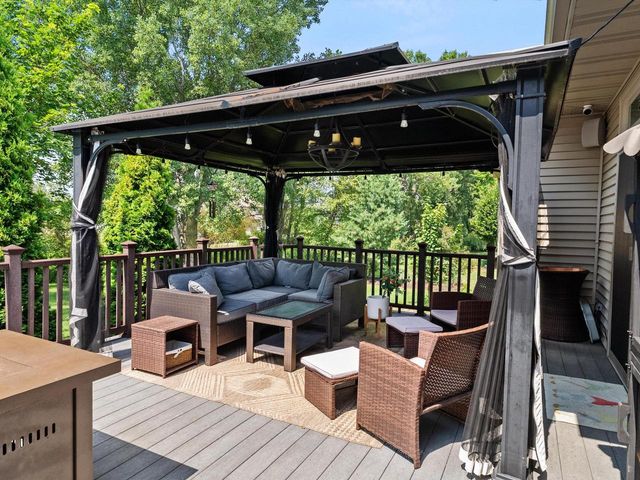 2012 E Higgins HILL, De Pere, WI 54115