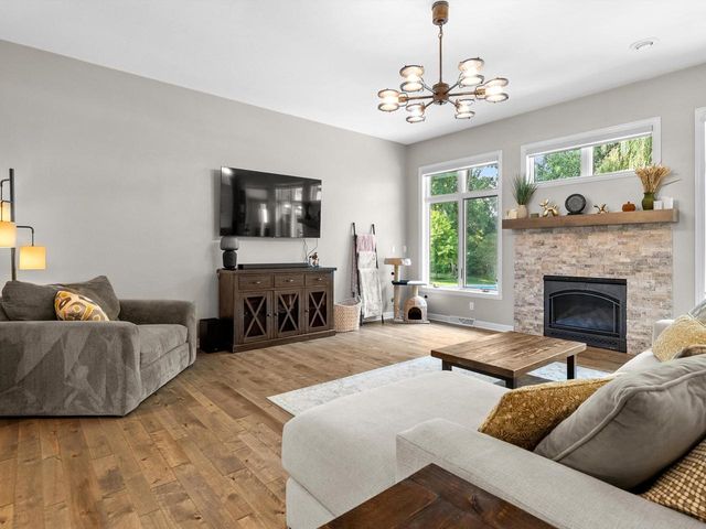2012 E Higgins HILL, De Pere, WI 54115