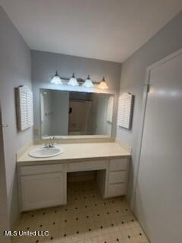 5125 Old Canton Road, 201, Jackson, MS 39211