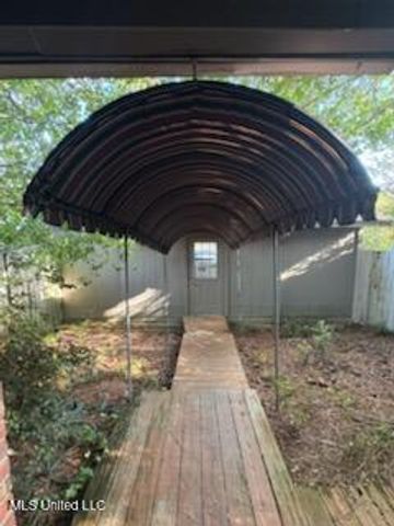 5125 Old Canton Road, 201, Jackson, MS 39211