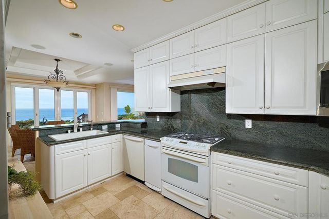 1630 Neptune Avenue, Encinitas, CA 92024