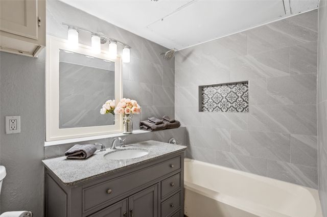 1735 Crest Grove Drive, Arlington, TX 76012