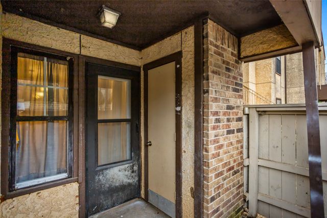 1735 Crest Grove Drive, Arlington, TX 76012