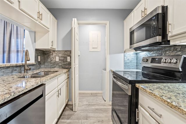 1735 Crest Grove Drive, Arlington, TX 76012