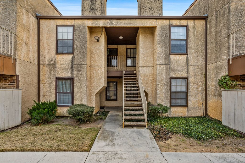 1735 Crest Grove Drive, Arlington, TX 76012