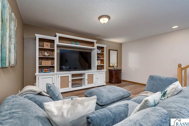 120 Sunburst Circle, Mankato, MN 56001