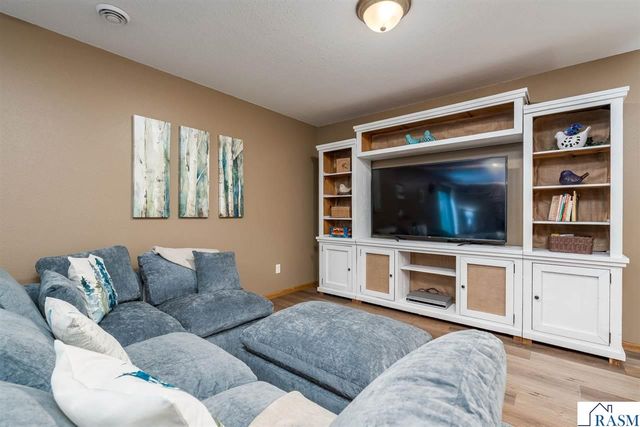 120 Sunburst Circle, Mankato, MN 56001