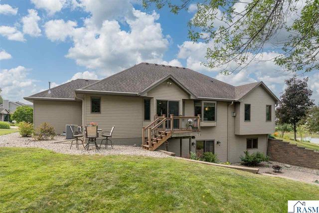 120 Sunburst Circle, Mankato, MN 56001