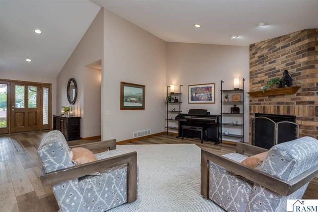 120 Sunburst Circle, Mankato, MN 56001