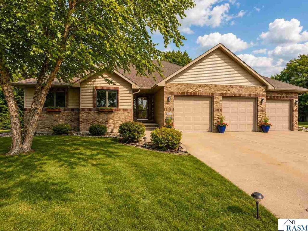 120 Sunburst Circle, Mankato, MN 56001