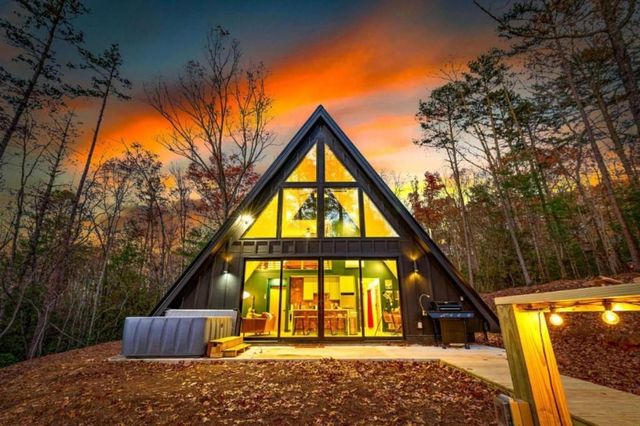 223 Laurel Trace, Blue Ridge, GA 30513