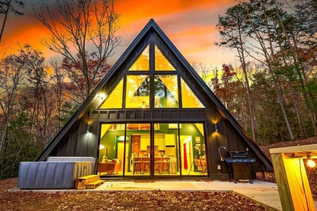 223 Laurel Trace, Blue Ridge, GA 30513