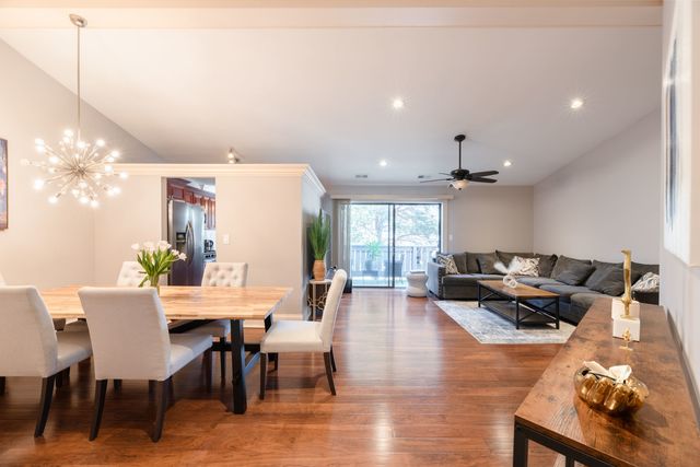 1631 W Partridge Court 8, Arlington Heights, IL 60004