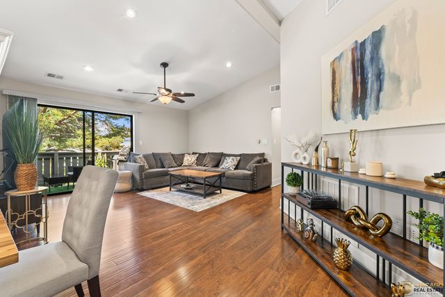 1631 W Partridge Court 8, Arlington Heights, IL 60004