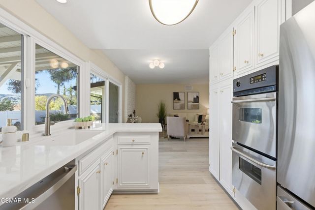 6454 Smoke Tree Avenue, Oak Park, CA 91377