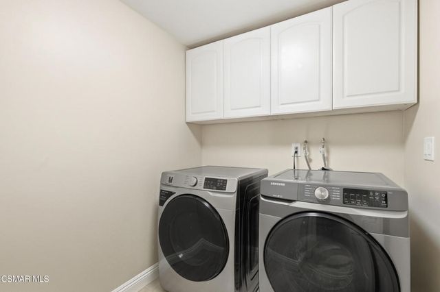 6454 Smoke Tree Avenue, Oak Park, CA 91377