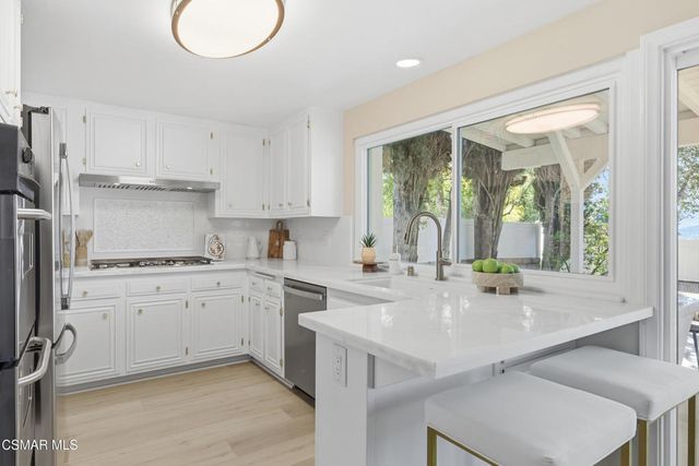 6454 Smoke Tree Avenue, Oak Park, CA 91377