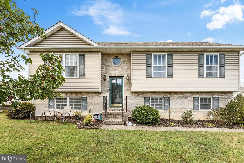 335 FORD CIR, Inwood, WV 25428