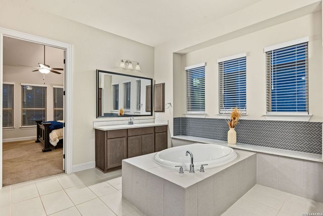 122 HUNTWICK DR, Boerne, TX 78006