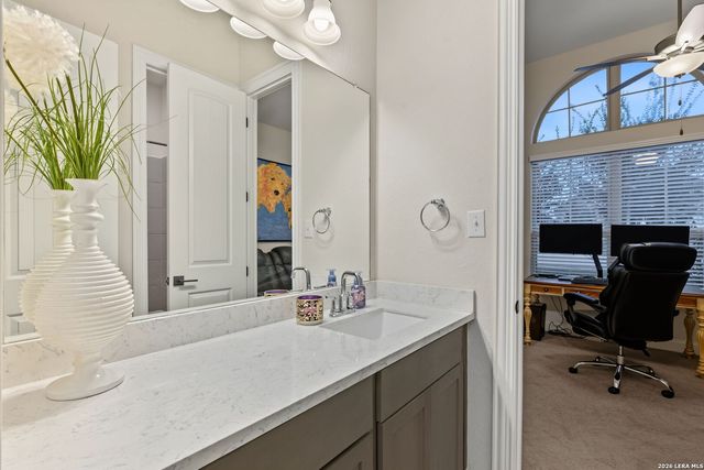 122 HUNTWICK DR, Boerne, TX 78006
