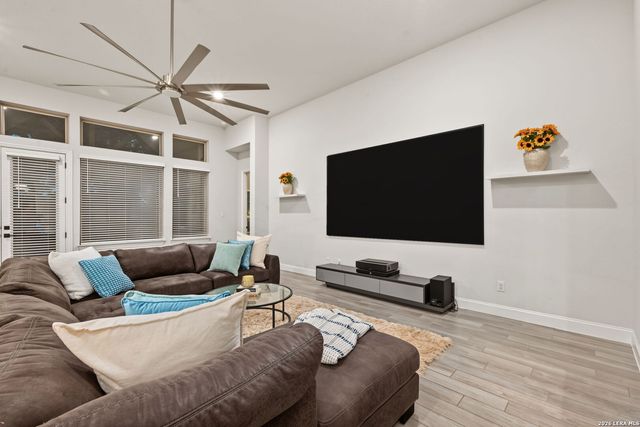 122 HUNTWICK DR, Boerne, TX 78006