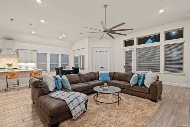 122 HUNTWICK DR, Boerne, TX 78006