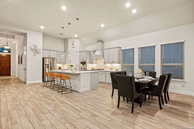 122 HUNTWICK DR, Boerne, TX 78006