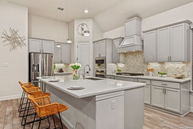 122 HUNTWICK DR, Boerne, TX 78006