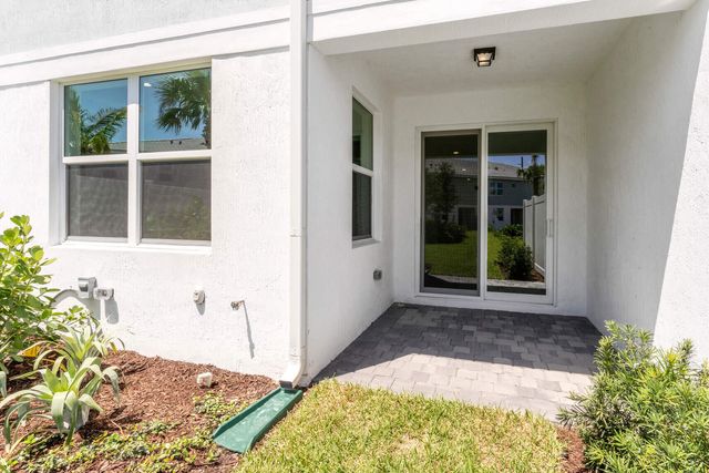 552 Sanderling Circle, Deerfield Beach, FL 33442