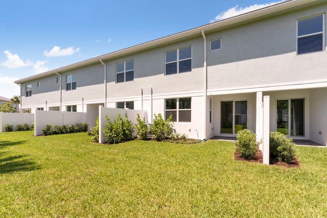 552 Sanderling Circle, Deerfield Beach, FL 33442