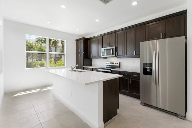 552 Sanderling Circle, Deerfield Beach, FL 33442