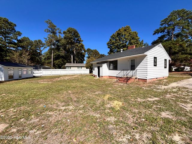 401 Vann Drive, Clinton, NC 28328