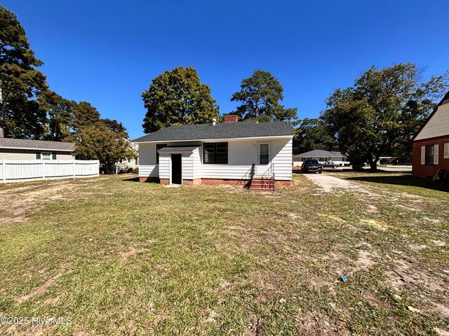 401 Vann Drive, Clinton, NC 28328