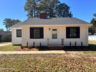 401 Vann Drive, Clinton, NC 28328