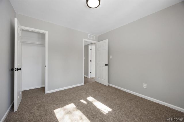 26261 La Muera Street, Farmington, MI 48334