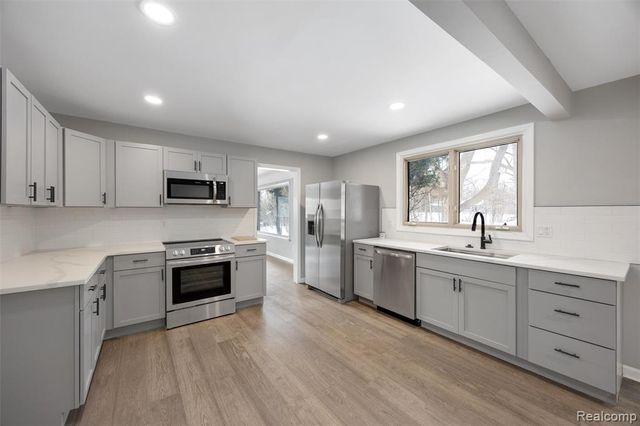 26261 La Muera Street, Farmington, MI 48334