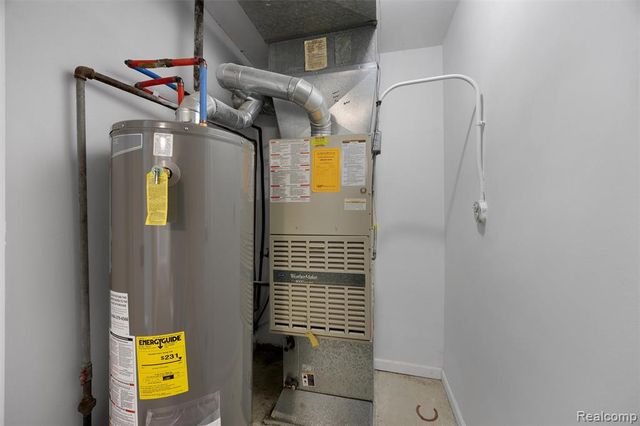 26261 La Muera Street, Farmington, MI 48334