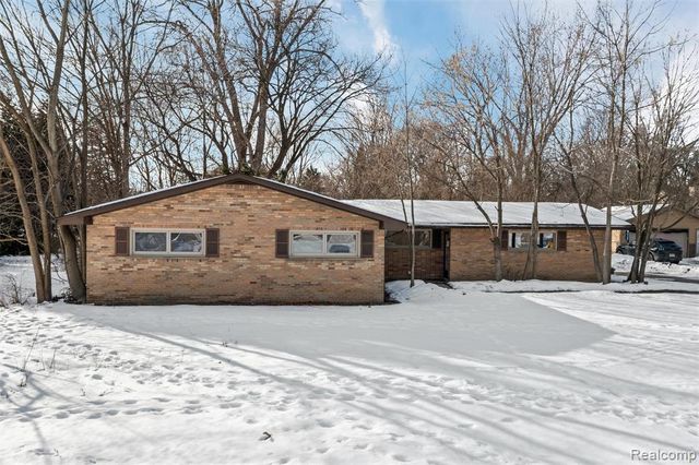 26261 La Muera Street, Farmington, MI 48334