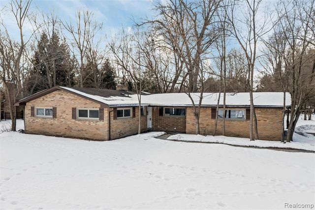 26261 La Muera Street, Farmington, MI 48334