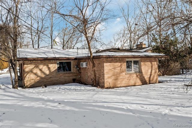 26261 La Muera Street, Farmington, MI 48334