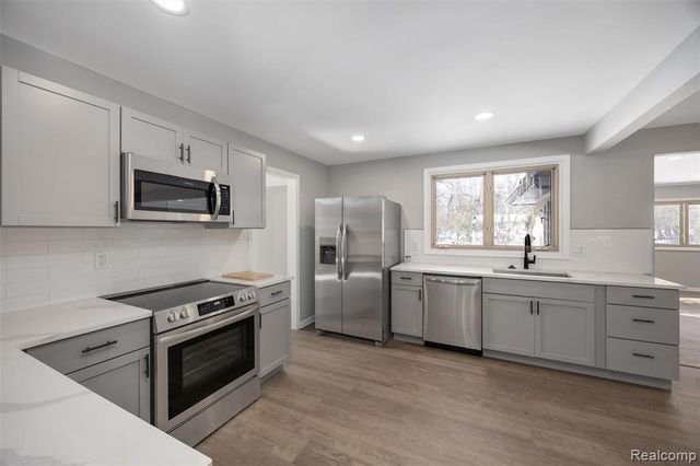 26261 La Muera Street, Farmington, MI 48334