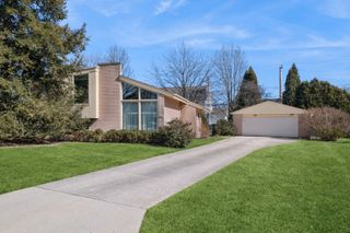 1041 Arbor Lane, Glenview, IL 60025