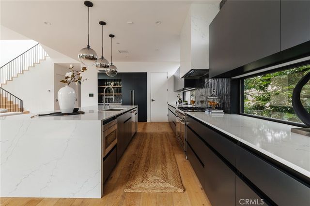 7200 Kentwood Avenue, Los Angeles, CA 90045